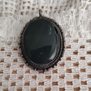 Vintage Dark Green Oval Pendant Necklace